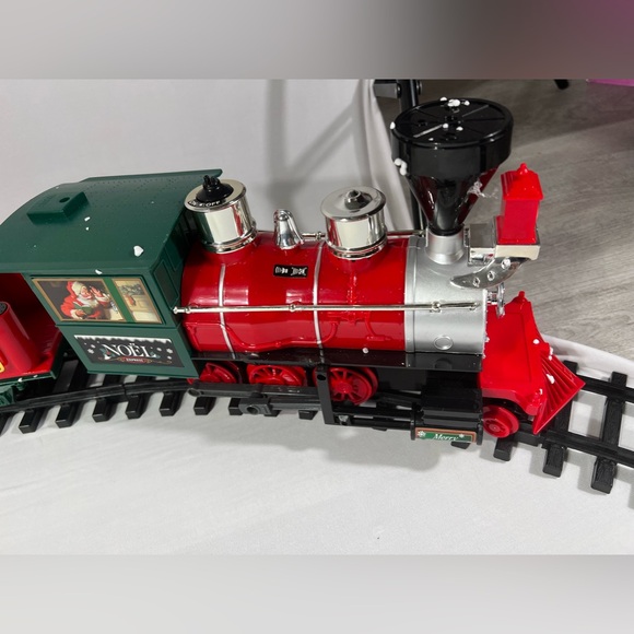 Santa Express Christmas Train Set 27 Pieces Complete  Sounds Songs Headlights - Picture 5 of 14